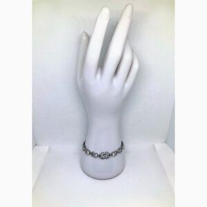 Brand New Women's silver Flower Bunny CZ 8 inch Tennis Bracelet